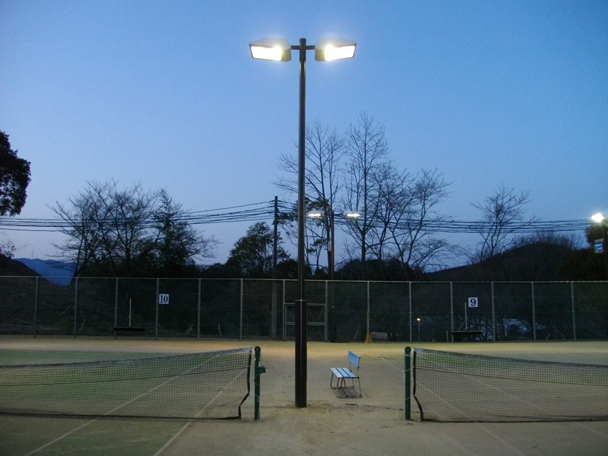 かみいしず緑の村テニスコート照明灯改修工事